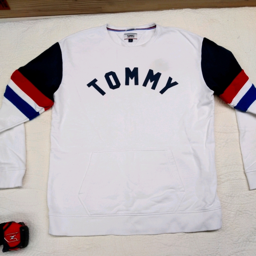 Tommy hilfiger crew neck  With a hoodie pouch